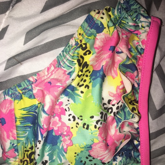 Bathing suits - Picture 3 of 5